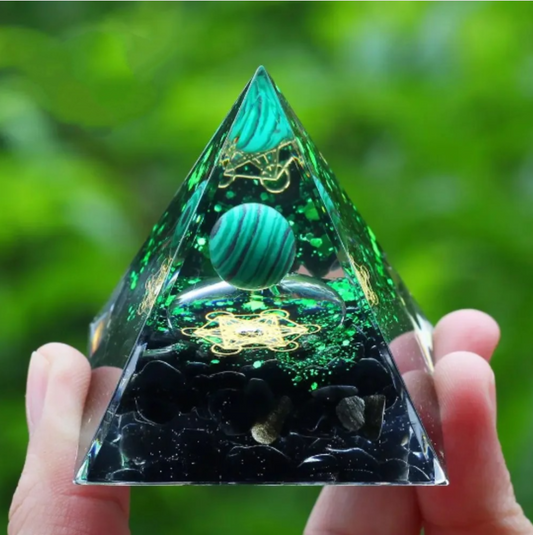 🔺 Piramide di Cristallo Orgonite – Generatore di Energia e Protezione Spirituale